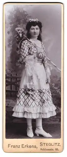 Fotografie Franz Erkens, Berlin-Steglitz, Schlossstr. 85, Portrait junge Frau Kostüm als Goldfee