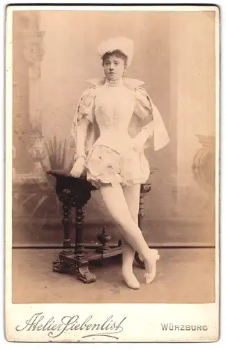 Fotografie Atelier Siebenlist, Würzburg, Portrait junge Schauspielerin im Bühnenkostüm als Ballerina