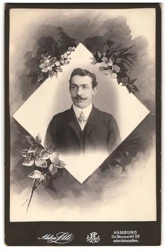 Fotografie Atelier Lili, Hamburg, Gr. Neumarkt 58, Portrait Herr im Nadelstreifenanzug mit Moustache im Passepartout