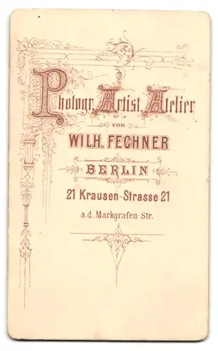 Fotografie W. Fechner, Berlin, Krausenstr. 21, Portrait junger Knabe im Anzug mit Schaukelpferd