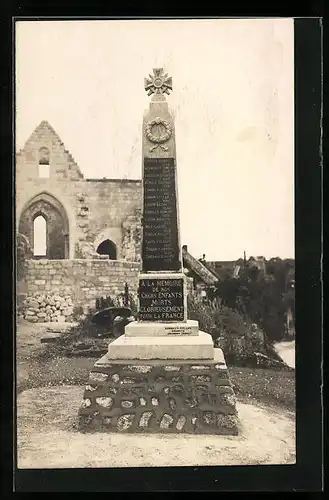 AK Roye-sur-Matz, Monument commémoratif de guerre