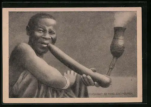 AK Afrikanerin raucht Pfeife