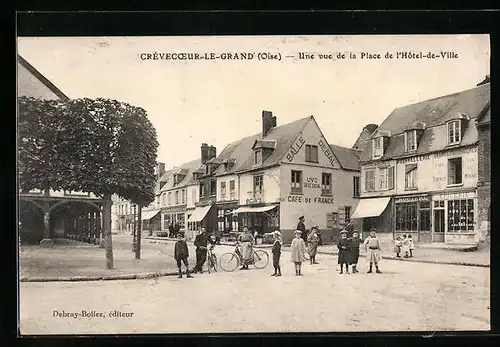 AK Crevecoeur-le-Grand, Une vue de la Place de l`Hôtel-de-Ville