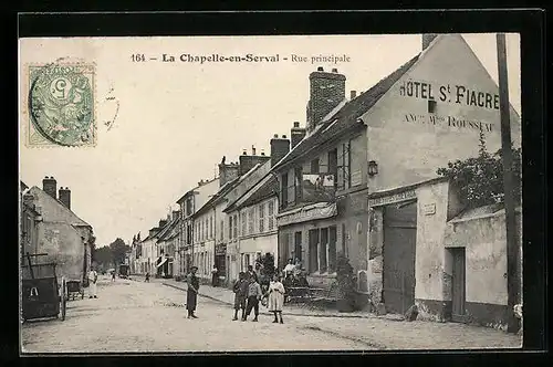 AK La Chapelle-en-Serval, Hôtel St. Fiacre, Rue principale