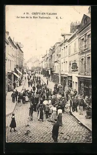 AK Crépy-en-Valois, Le bas de la Rue Nationale