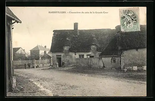 AK Hardivillers, Chaumières du coin de la Grande Cour