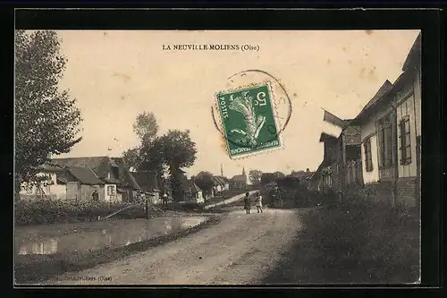 AK La Neuville-Moliens, Une rue, Strassenpartie