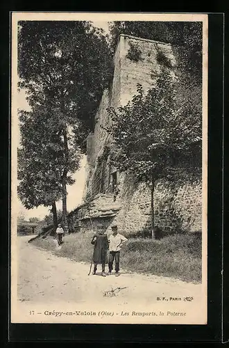 AK Crépy-en-Valois, Les Remparts, la Poterne