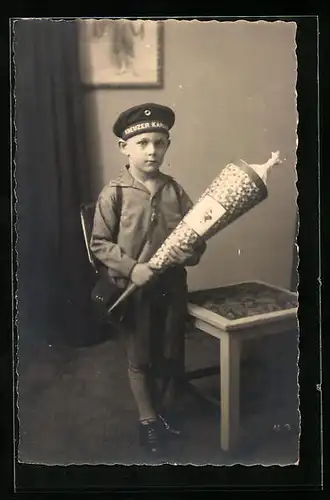 Foto-AK Schulanfang für Jungen in Matrosenanzug mit karierter Schultüte