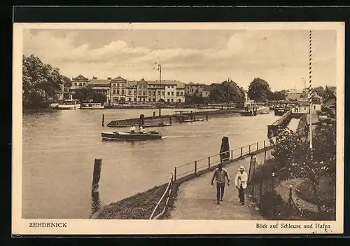 AK Zehdenick, Blick auf Schleuse und Hafen, Dampfer