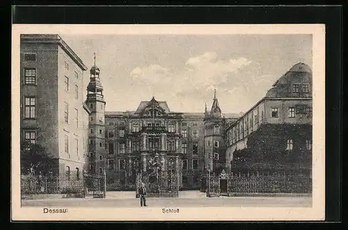 AK Dessau, Eingang des Schlosses