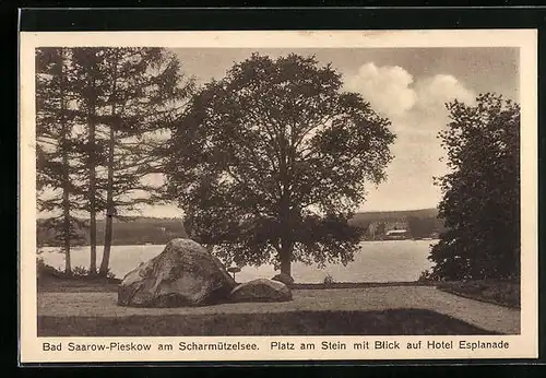 AK Bad Saarow-Pieskow, Platz am Stein gegen Hotel Esplanade