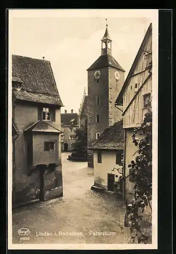 AK Lindau i. Bodensee, Strassenpartie mit dem Petersturm