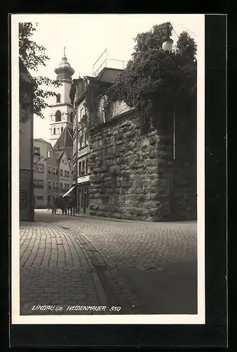 AK Lindau i. Bodensee, Strassenpartie an der Heldenmauer