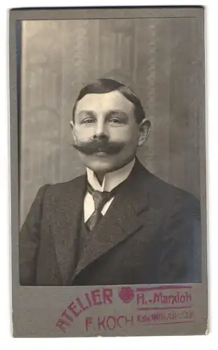 Fotografie F. Koch, Hamburg-Marxloh, Kaiser-Wilhelm-Str., Portrait charmanter Mann mit Schnurrbart