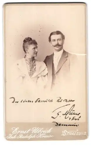 Fotografie Ernst Ulbrich, Stralsund, Ossenreyerstr. 13, Portrait eines elegant gekleideten Paares