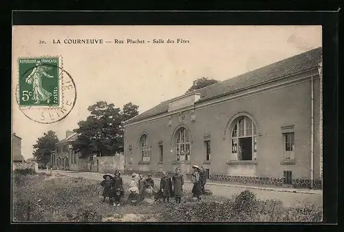 AK La Courneuve, Rue Pluchet, Salle des Fetes
