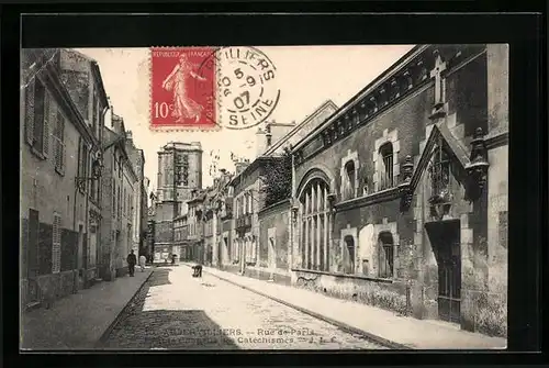 AK Aubervilliers, Rue de Paris et la Chapelle des Catéchismes