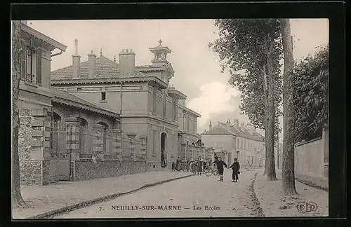 AK Neuilly-sur-Marne, les Ecoles