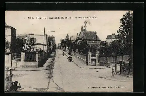 AK Neuilly-Plaisance, Avenue de la Station