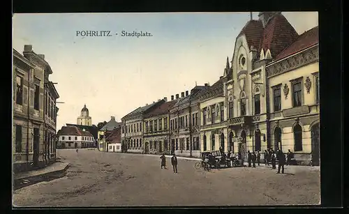 AK Pohrlitz, Stadtplatz mit Passanten