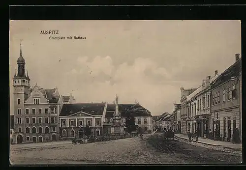 AK Auspitz, Stadtplatz mit Rathaus