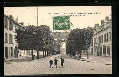 AK Chantilly, Rue du Connétable, porte St-Denis et Institut Notre-Dame