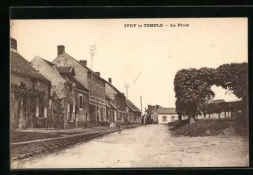 AK Ivry-le-Temple, la Place