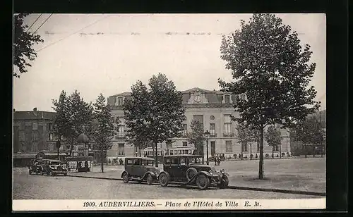 AK Aubervilliers, Place de l`Hotel de Ville, Strassenbahn unterwegs