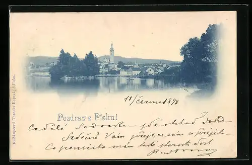 AK Pisek, Blick zur Kirche und zum Ort vom Ufer aus