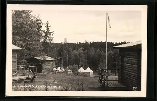 AK Smilovy Hory, Hütten und Zelte im Wald