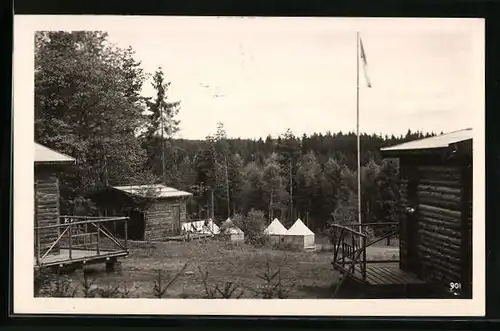 AK Smilovy Hory, Holzhütten auf einer Waldlichtung