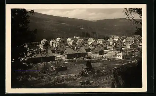 AK Loucovice, Blick auf die Siedlung im Tal