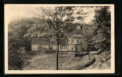 AK Ozdravovna u Zichovce, Landhaus am Waldrand