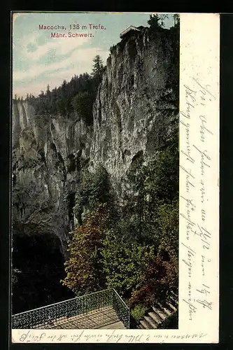 AK Macocha /Mähr. Schweiz, Blick hoch zur Aussichtsplattform auf dem Felsen