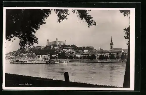 AK Bratislava, Uferpartie und Dampfer