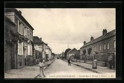 AK Saint-Just-des-Marais, Grande-Rue et Passage à niveau