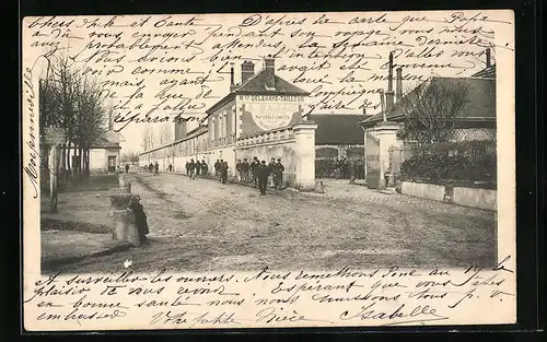 AK Liancourt, Strassenpartie mit Gebäudeansicht