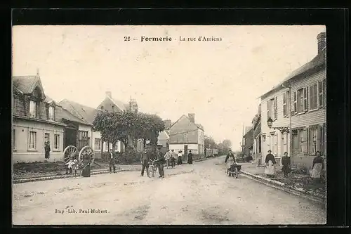 AK Formerie, La rue d`Amiens, Strassenpartie