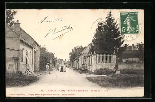 AK Lassigny, Rue de la Maladrerie, Entrée de la Ville, Strassenpartie