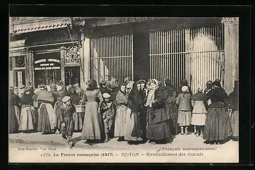 AK Noyon, La France reconquise 1917, Ravitaillement des évacués