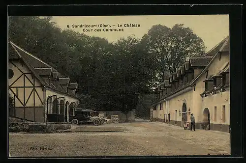 AK Sandricourt, Le Château, Cour des Communs