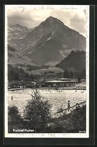 AK Fischen, Freibad des Ortes mit Besuchern