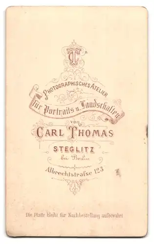 Fotografie Carl Thomas, Berlin-Steglitz, Albrechtstr. 123, Junge Dame in hübscher Kleidung