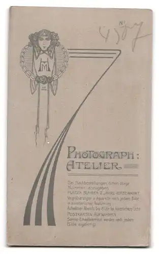 Fotografie Photograph. Atelier, Potsdam, Brandenburgerstr. 30, Junge Dame in hübscher Kleidung