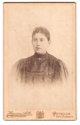 Fotografie Hermann Selle, Potsdam, York-Str. 4, Junge Dame mit zurückgebundenem Haar