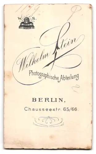 Fotografie Wilhelm Stein, Berlin, Chausseestr. 65-66, Eleganter Herr mit Schnauzbart