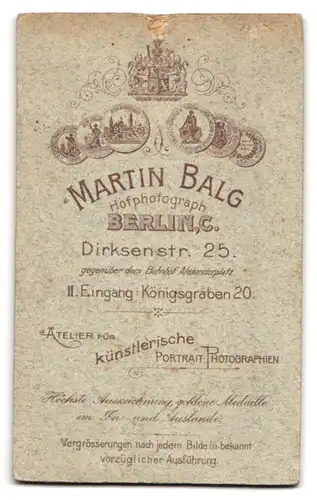 Fotografie Martin Balg, Berlin-C., Dirksenstr. 25, Junge Dame im hübschen Kleid