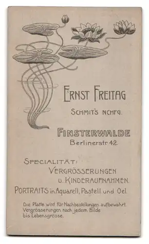 Fotografie Ernst Freitag, Finsterwalde, Berlinerstr. 42, Junge Dame im hübschen Kleid