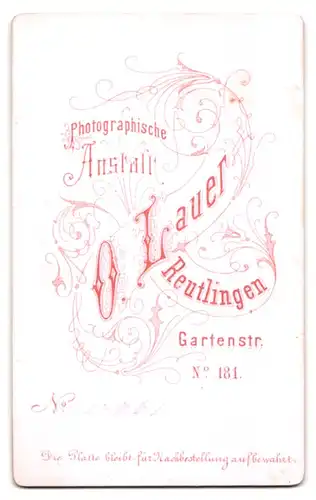 Fotografie O. Lauer, Reutlingen, Gartenstrasse 181, Bürgerliche Frau mit Ohrringen und Spitzentuch